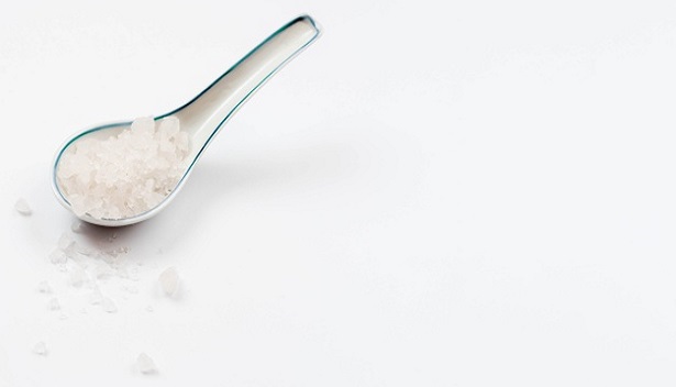 Лъжица морска сол във водата за къпане няма да навреди на бебето